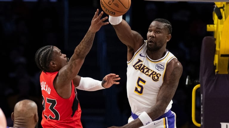 Los Angeles Lakers center Deandre Ayton (5) defends as Toronto...