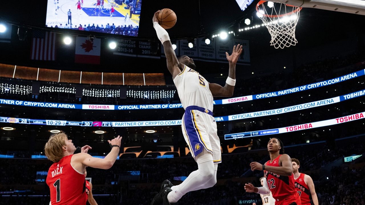 Deandre Ayton makes Lakers history while making 10 shots without a miss in win over Toronto