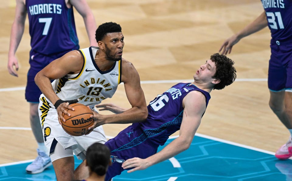 Charlotte Hornets v Indiana Pacers - NBA