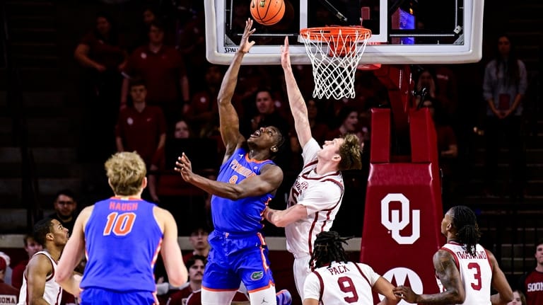 Florida center Rueben Chinyelu (9) shoots against Oklahoma center Kirill...