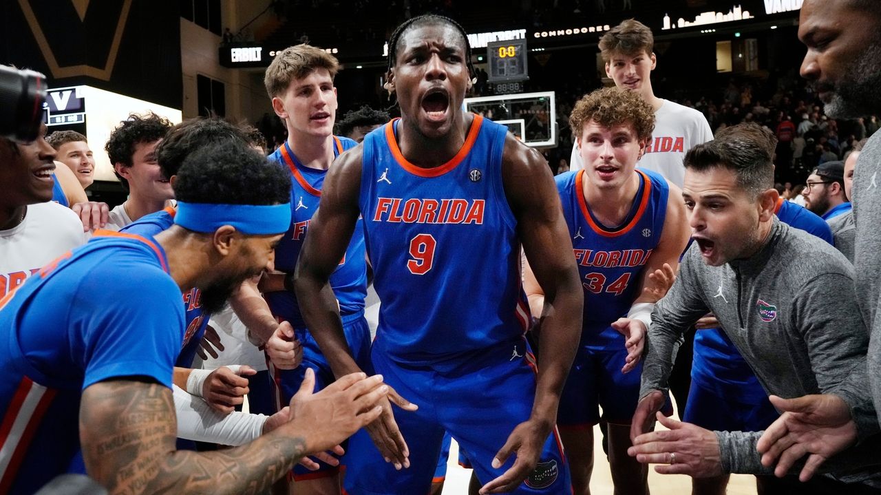 Florida's Rueben Chinyelu is emerging as the most complete big man in the SEC