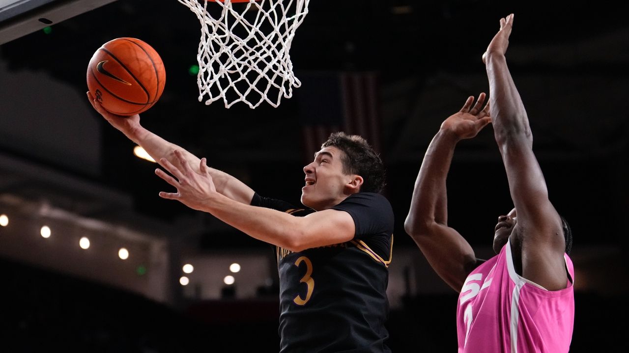 Martinelli's 22 help Northwestern beat USC 74-68, snap 9-game skid in Big Ten play