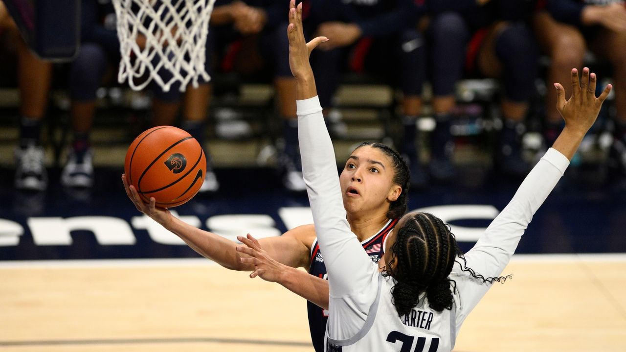 Azzi Fudd plays in front of hometown fans for last time in UConn uniform: 'I feel very loved'