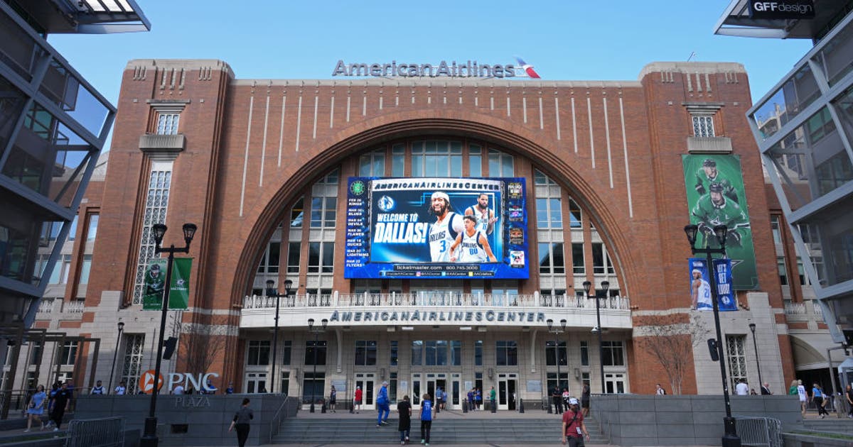 Dallas Mavs to close AAC entrances to 'maintain building temperature' during Saturday's game against LA Lakers