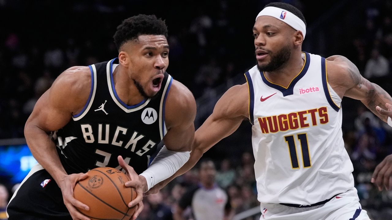 Bucks' Giannis Antetokounmpo expects to miss extended time after injuring his calf again