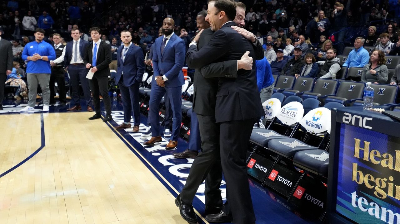 Rick Pitino gets 900th victory as St. John's rallies for 88-83 victory over Xavier and son, Richard