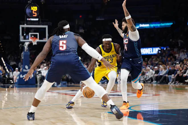 Jan 23, 2026; Oklahoma City, Oklahoma, USA; Indiana Pacers forward Pascal Siakam (43) drives between Oklahoma City Thunder guard/forward Kenrich Williams (34) and guard Luguentz Dort (5) during the second half at Paycom Center. Mandatory Credit: Alonzo Adams-Imagn Images