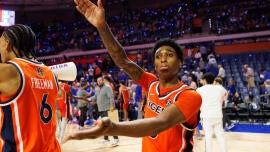 College basketball winners, losers, scores: Upsets by Auburn, Illinois, Texas Tech shake up conference races