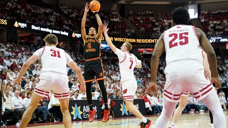 Southern California forward Chad Baker-Mazara (4) scores against Wisconsin guard...