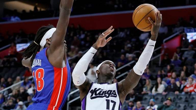 Sacramento Kings guard Dennis Schroder (17) goes to the basket...