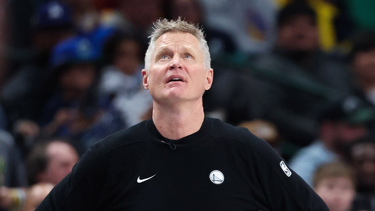 Steve Kerr opens up on ICE after back-to-back games in Minnesota