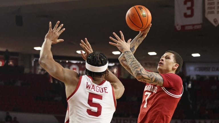 Arkansas Razorbacks forward Trevon Brazile (7) looks to shoot over...