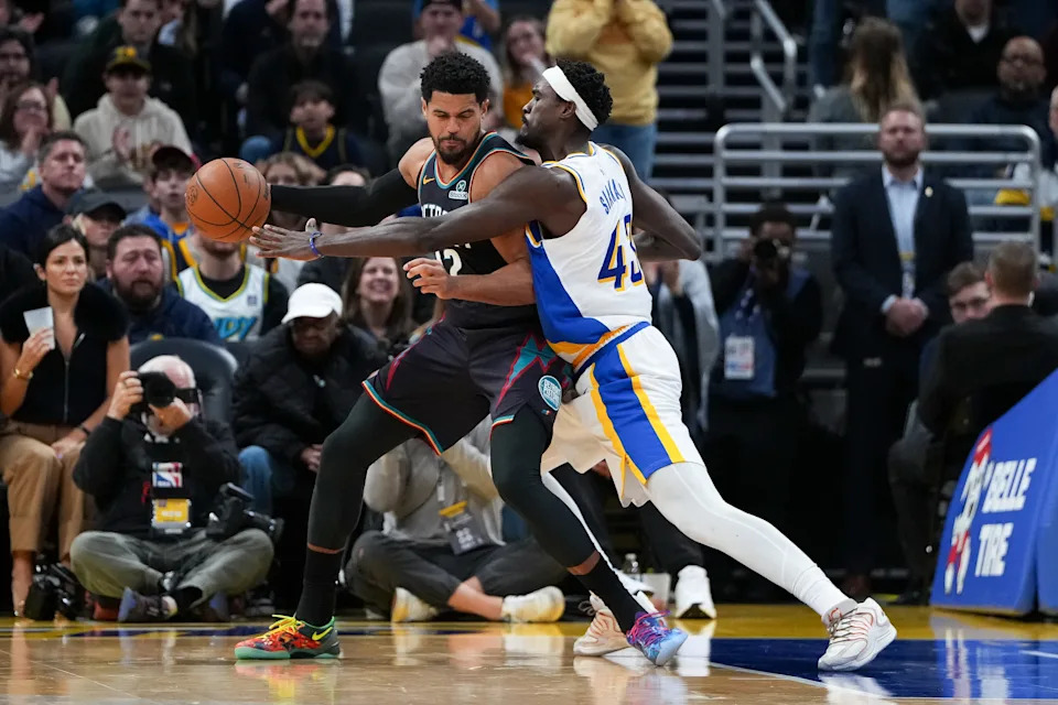 INDIANAPOLIS, INDIANA – NOVEMBER 24: Tobias Harris #12 of the Detroit Pistons dribbles the ball while being guarded by Pascal Siakam #43 of the Indiana Pacers in the fourth quarter at Gainbridge Fieldhouse on November 24, 2025 in Indianapolis, Indiana. NOTE TO USER: User expressly acknowledges and agrees that, by downloading and or using this photograph, User is consenting to the terms and conditions of the Getty Images License Agreement. (Photo by Dylan Buell/Getty Images)