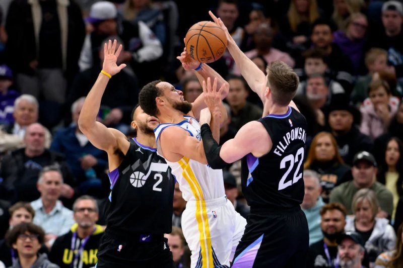 Curry scores 27 as Warriors beat Jazz