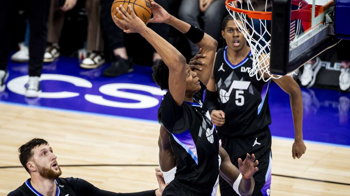 Steph Curry leads Warriors to 140-124 win over Jazz