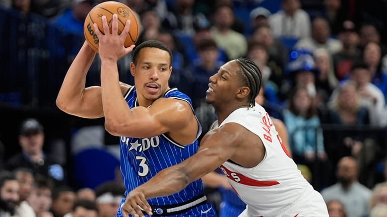 Orlando Magic guard Desmond Bane (3) tries to get past...