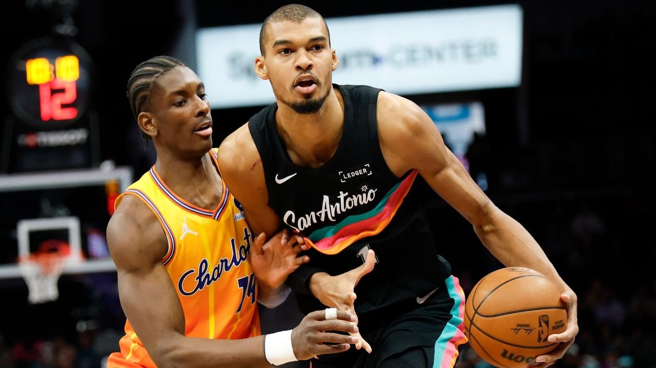 Brandon Miller scores 26 as surging Hornets beat Spurs 111-106 to push win streak to 6 games