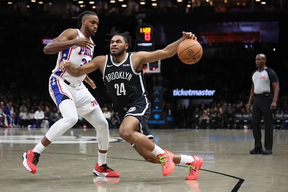 Nes guard Cam Thomas is defended by 76ers forward Jabari Walker during the first half of a game at Barclays Center. Heather Khalifa for the NY Post