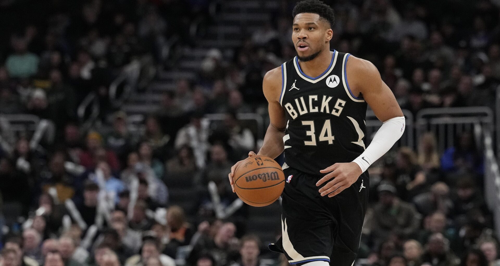 New Giannis Trade Rumors from NBA Insider on Timeline for Bucks to Deal Star After Injury