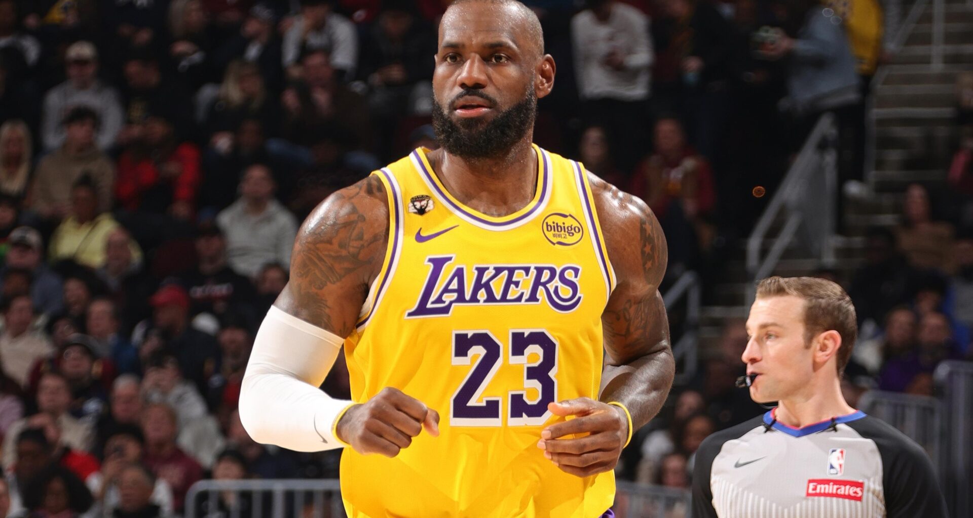 LeBron James' Signed Lakers Jersey to Mom Revealed on Video After Cavs Game, 'You're Incredible'