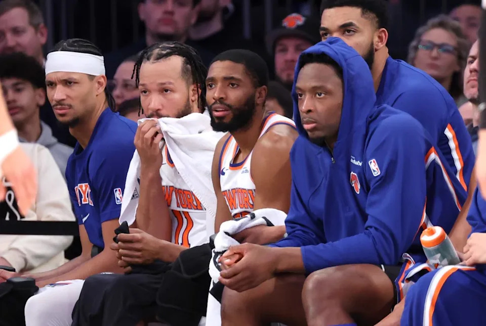 New York Knicks’ Jalen Brunson, Josh Hart, Mikal Bridges, and Og Anunoby on the bench. Charles Wenzelberg / New York Post