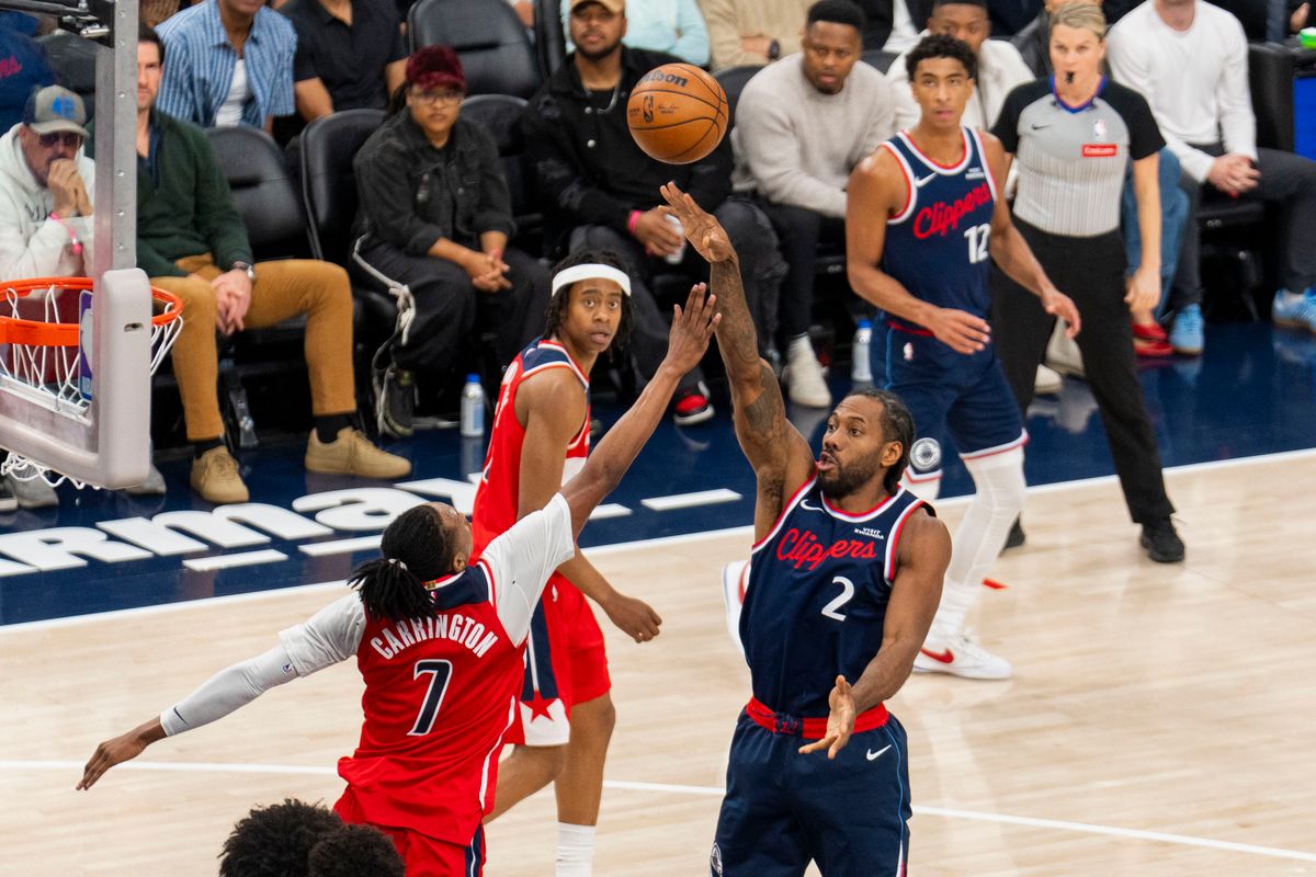 Los Angeles Clippers forward Kawhi Leonard (2) makes a floater during an NBA basketball game against the Washington Wizards, Wednesday January 14th, 2026 in Los Angeles, California.