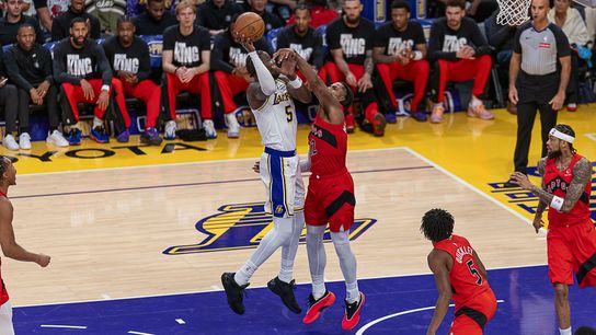 Lakers take down Raptors behind Deandre Ayton's perfect night