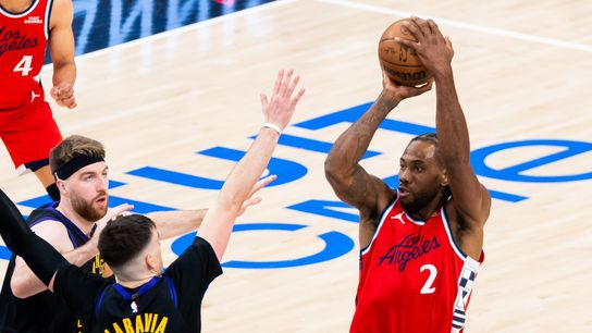 Leonard returns, Clippers beat Lakers in Battle of L.A.