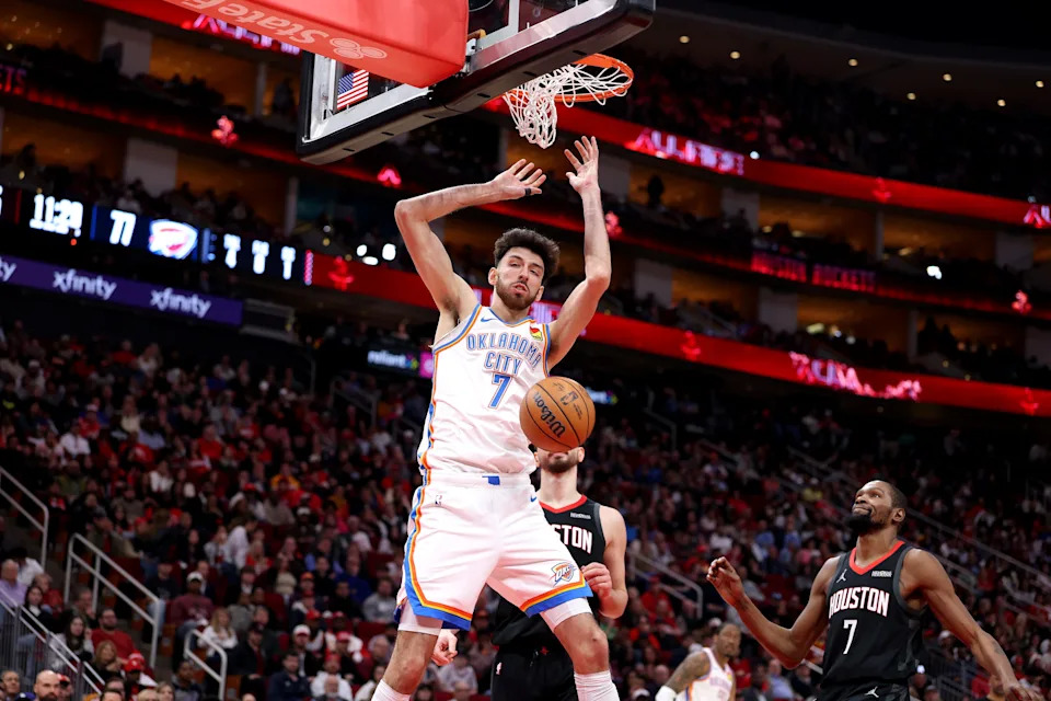 HOUSTON, TEXAS - JANUARY 15: Chet Holmgren #7 of the Oklahoma City Thunder dunks the ball during the game against the Houston Rockets at Toyota Center on January 15, 2026 in Houston, Texas.