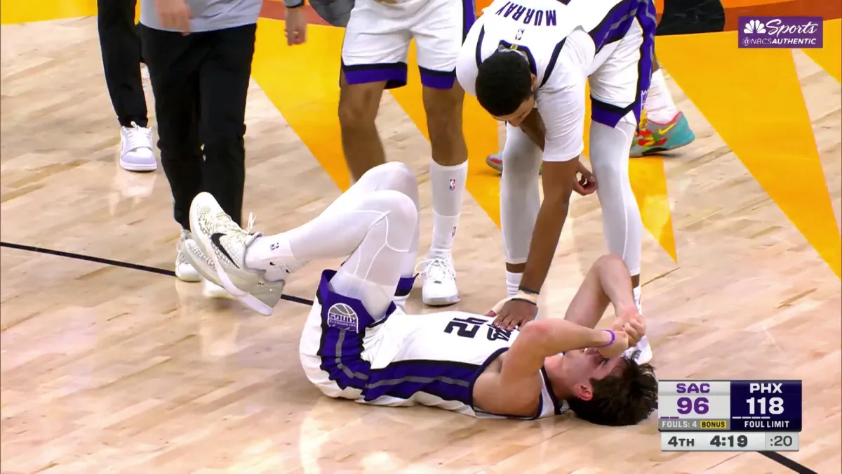 Kings rookie Maxime Raynaud exits game with knee injury – NBC Sports Bay Area & California