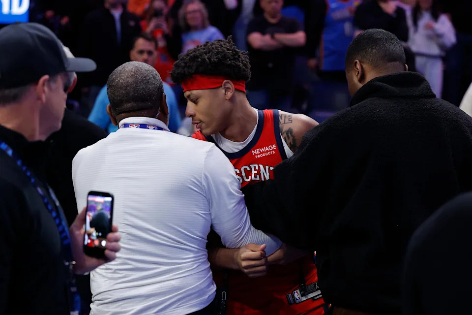 Jan 27, 2026; Oklahoma City, Oklahoma, USA; New Orleans Pelicans guard Jeremiah Fears (0) is taken off the court after a fight with Oklahoma City Thunder guard Luguentz Dort (5) at the end of the game at Paycom Center. Mandatory Credit: Alonzo Adams-Imagn Images