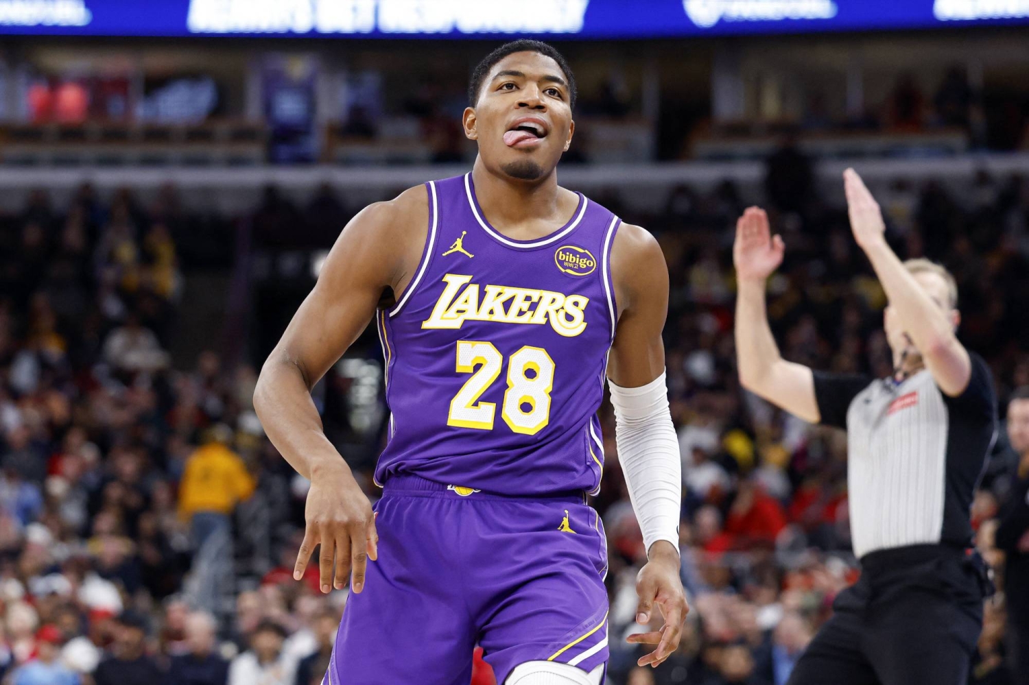 Luka Doncic fires in 46 points as Lakers blast Bulls
