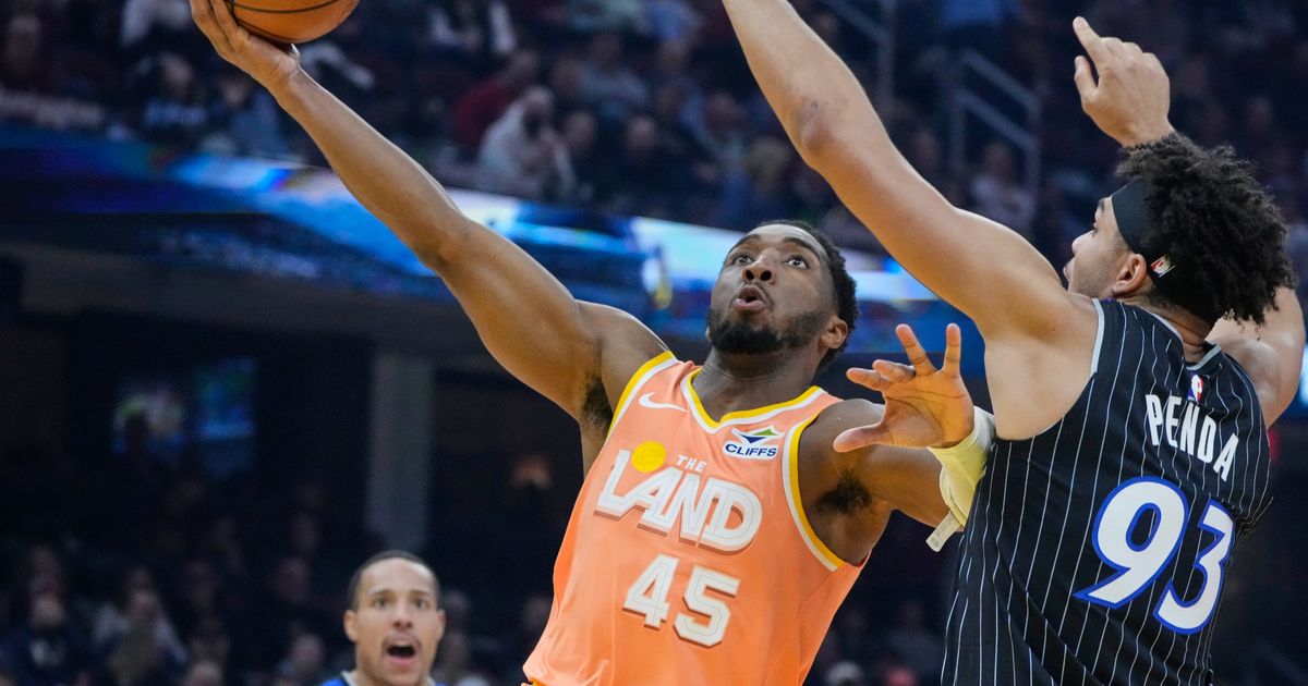 Mitchell scores 45 as Cavaliers beat Magic 114-98 for 4th straight win :: WRAL.com