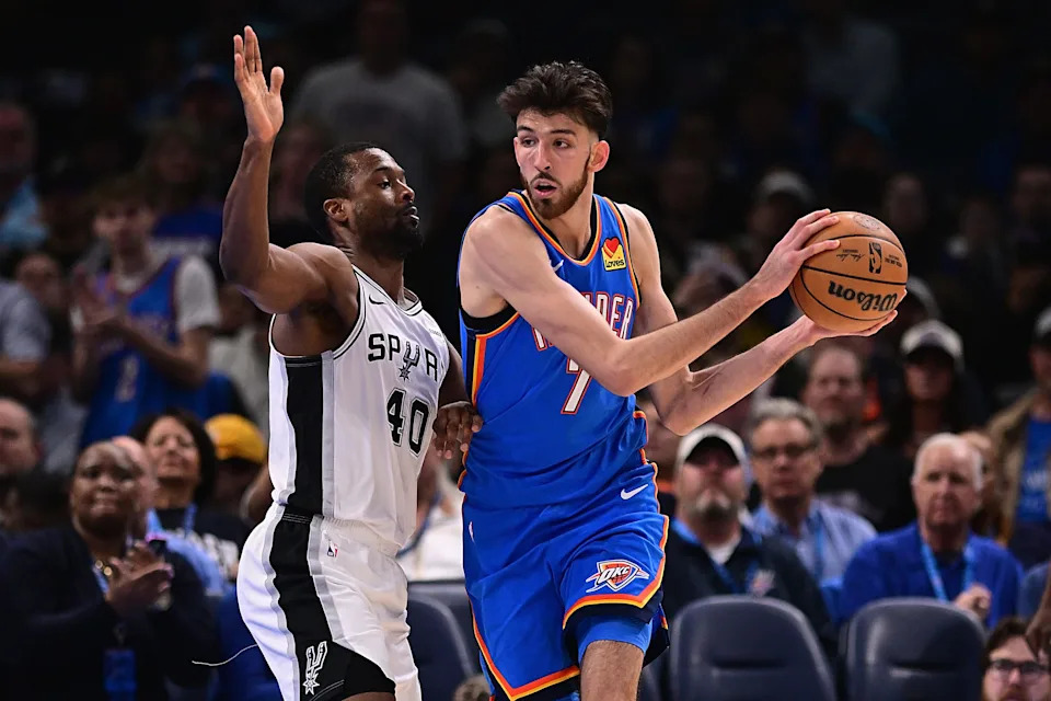OKLAHOMA CITY, OKLAHOMA - JANUARY 13: Chet Holmgren #7 of the Oklahoma City Thunder handles the ball as he is defended by Harrison Barnes #40 of the San Antonio Spurs during the second half at Paycom Center on January 13, 2026 in Oklahoma City, Oklahoma. NOTE TO USER: User expressly acknowledges and agrees that, by downloading and or using this photograph, User is consenting to the terms and conditions of the Getty Images License Agreement. (Photo by Joshua Gateley/Getty Images)