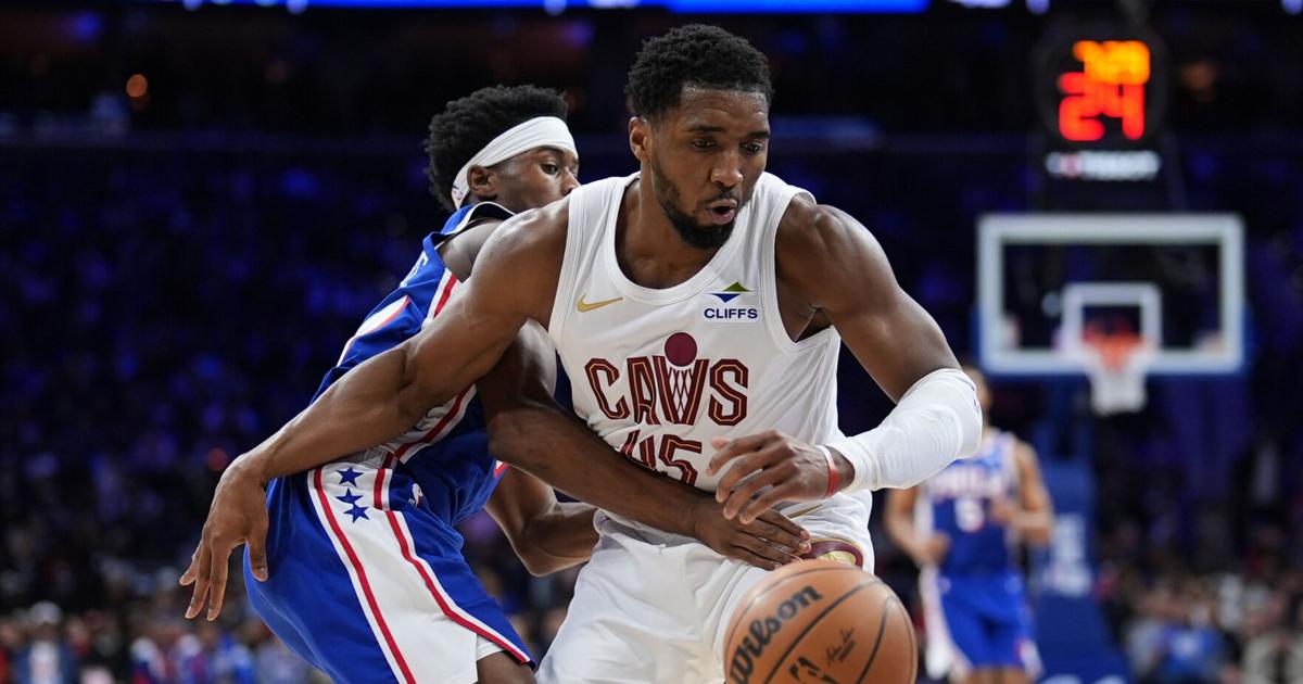 Mitchell has 35 points to power Cavs past 76ers 133-107 but Garland exits with foot injury | Sports
