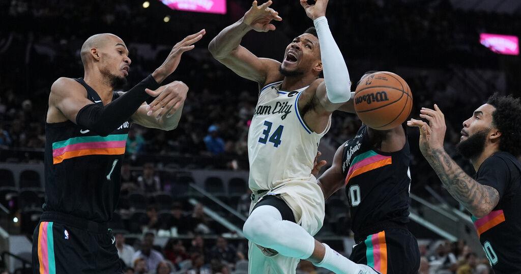 Bucks suffer blowout loss to Spurs | News
