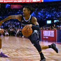 Grizzlies win in London as heckler interrupts US anthem | News