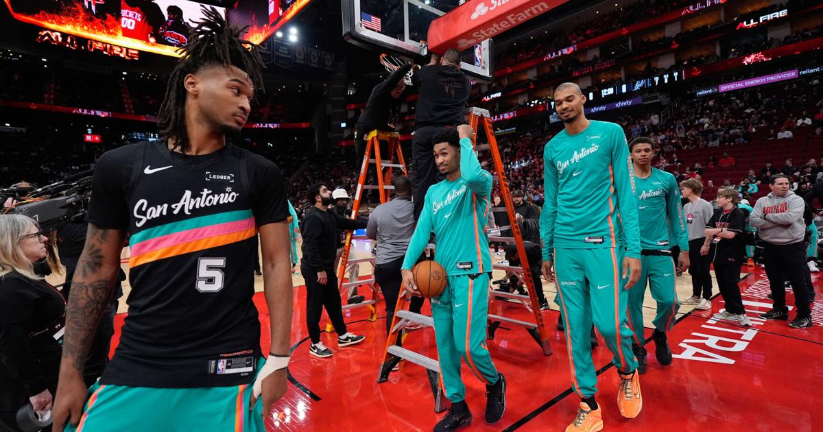 Start of Spurs-Rockets game delayed 22 minutes while a bent rim was replaced | National Sports