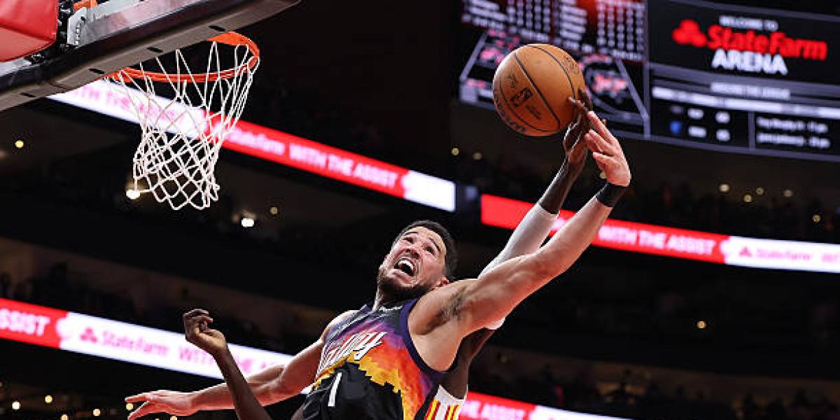 Devin Booker raises serious injury concerns for the Phoenix Suns