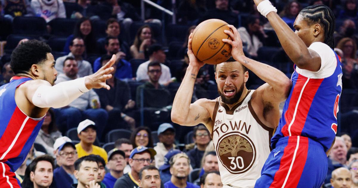 Warriors star Stephen Curry exits with sore right knee that has bothered him for about a week | Pro National Sports