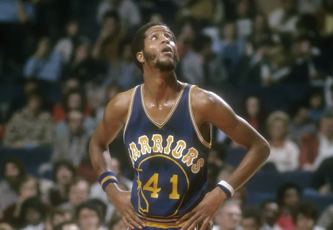 BALTIMORE, MD - CIRCA 1975: Jamaal Wilkes #41 of the Golden State Warriors looks up at the score board during an NBA basketball game against the Washington Bullets circa 1975 at the Baltimore Civic Center in Baltimore, Maryland. Wilkes played for the Warriors from 1974-77. (Photo by Focus on Sport/Getty Images)