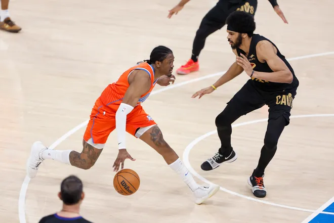 Jan 16, 2025; Oklahoma City, Oklahoma, USA; Oklahoma City Thunder forward Jalen Williams (8) drive down the court against Cleveland Cavaliers center Jarrett Allen (31) during the fourth quarter at Paycom Center. Mandatory Credit: Alonzo Adams-Imagn Images