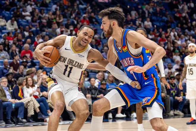 Nov 17, 2025; New Orleans, Louisiana, USA; New Orleans Pelicans guard Bryce McGowens (11) fights for position against Oklahoma City Thunder center/forward Chet Holmgren (7) during the second half at Smoothie King Center. Mandatory Credit: Stephen Lew-Imagn Images