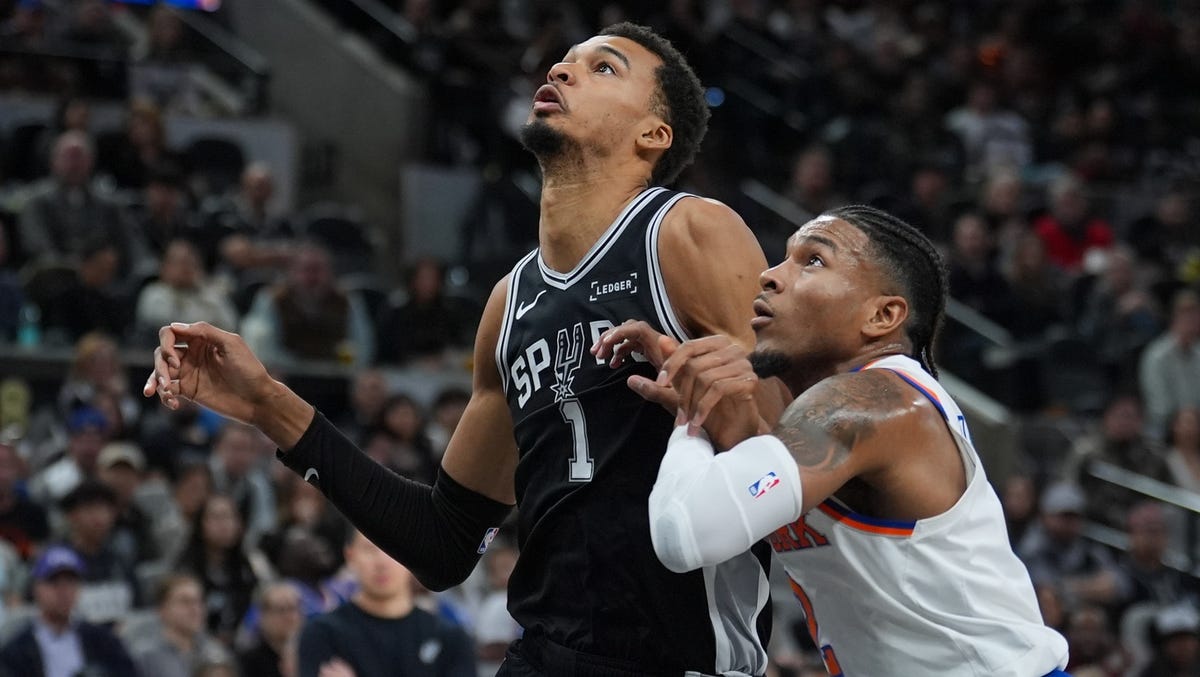 Spurs star hurts leg vs Knicks