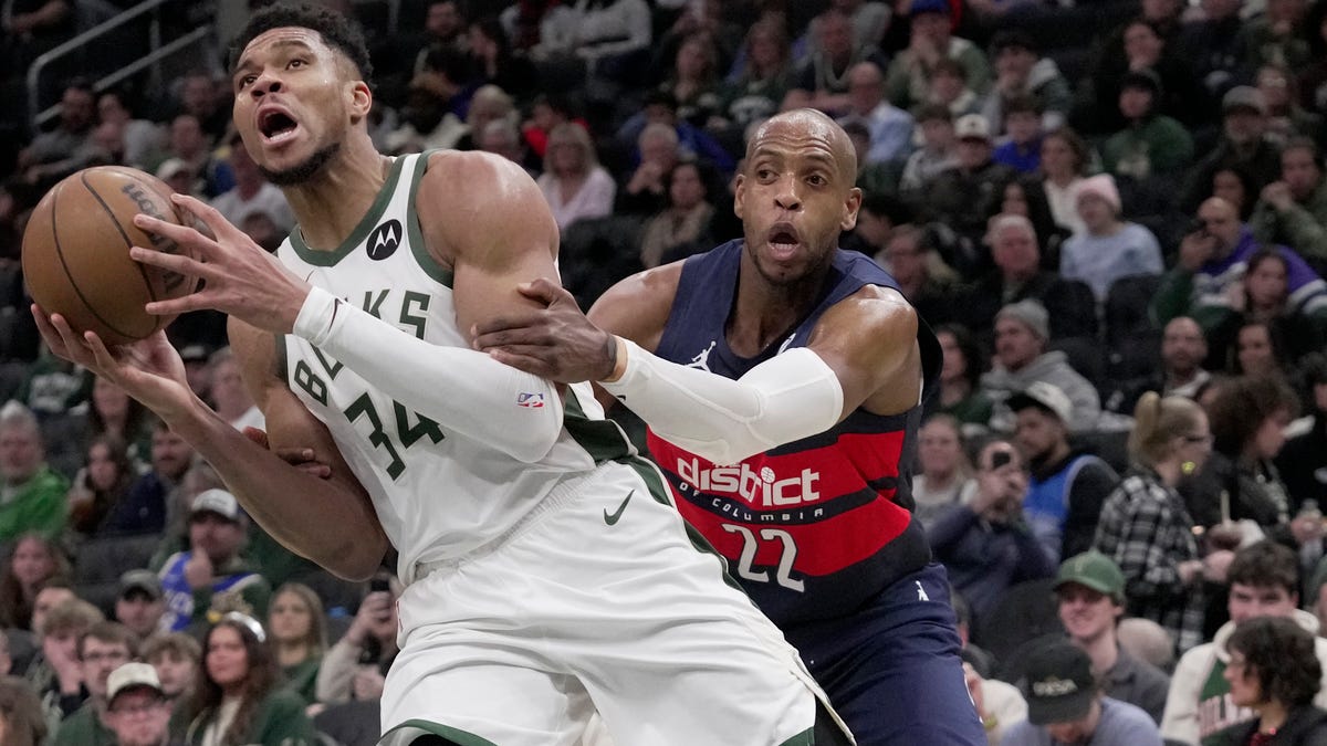 Is Giannis playing tonight against Hornets?