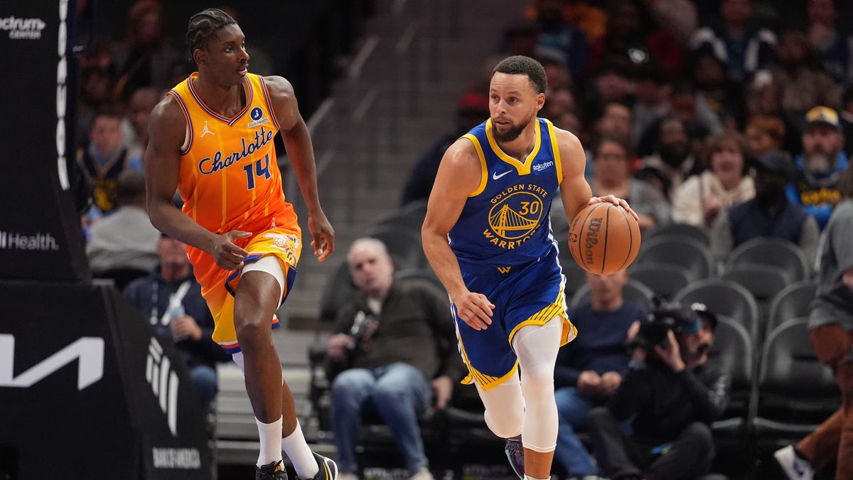 Warriors hold off Hornets for win in another tight battle, 132-125