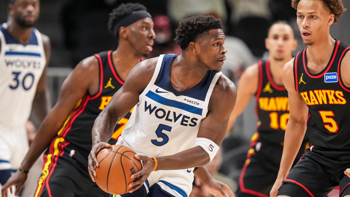 Anthony Edwards leaves bench early during Timberwolves loss to Hawks