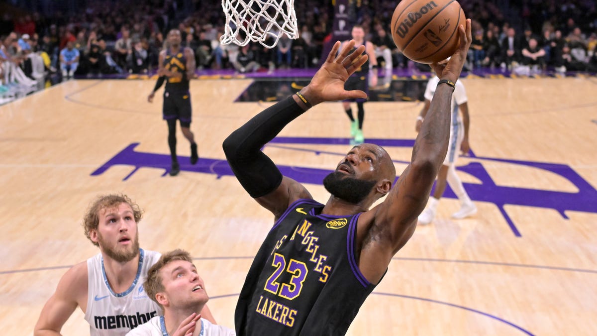 JJ Redick on LeBron James' performance versus Grizzlies: 'Phenomenal'