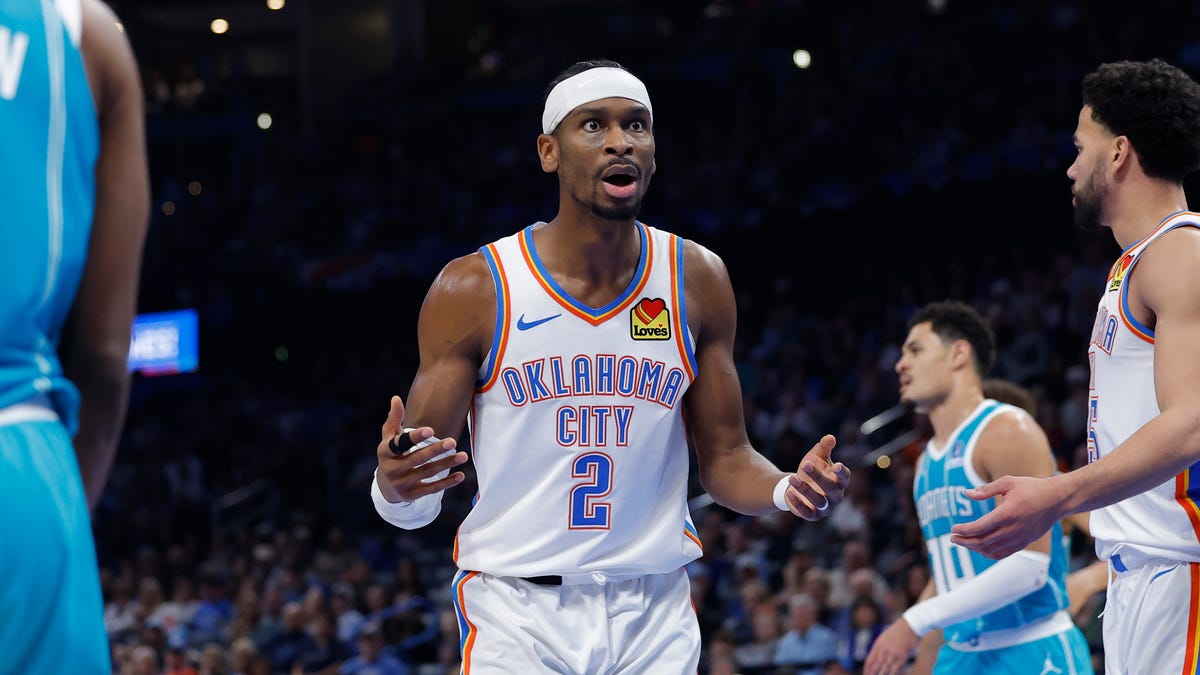 Best images from Thunder's 124-97 loss to Hornets