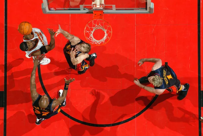 ATLANTA - DECEMBER 17: Lee Nailon #54 of the Atlanta Hawks shoots against Brian Cardinal #35, Nick Van Exel #37 and Troy Murphy #1 of the Golden State Warriors during the game on December 17, 2003 at Philips Arena in Atlanta, Georgia. The Warriors won 98-85. NOTE TO USER: User expressly acknowledges and agrees that, by downloading and/or using this Photograph, User is consenting to the terms and conditions of the Getty Images License Agreement. (Photo by Jamie Squire/Getty Images)